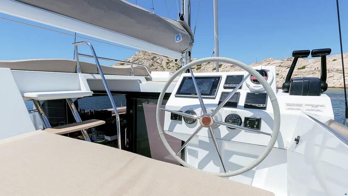 Fountaine Pajot Astr&eacute;a 42