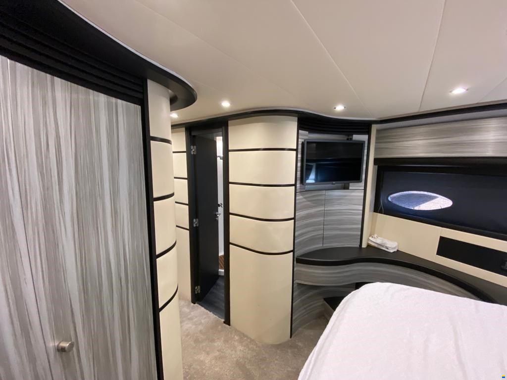 Pershing 76