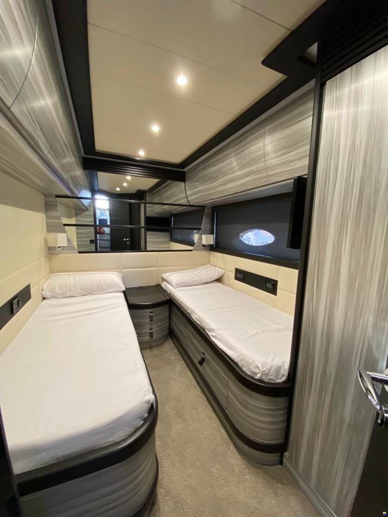 Pershing 76