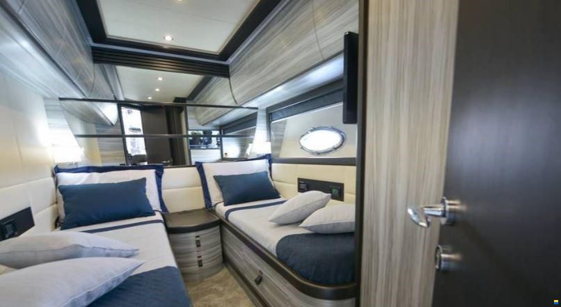 Pershing 76