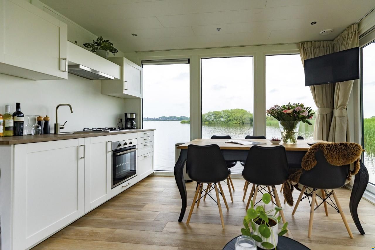 Houseboat Friesland 12.75 X 4.50 (inboar