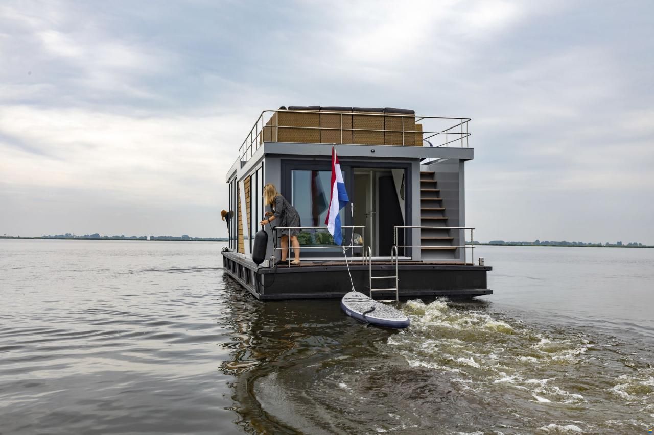 Houseboat Friesland 12.75 X 4.50 (inboar