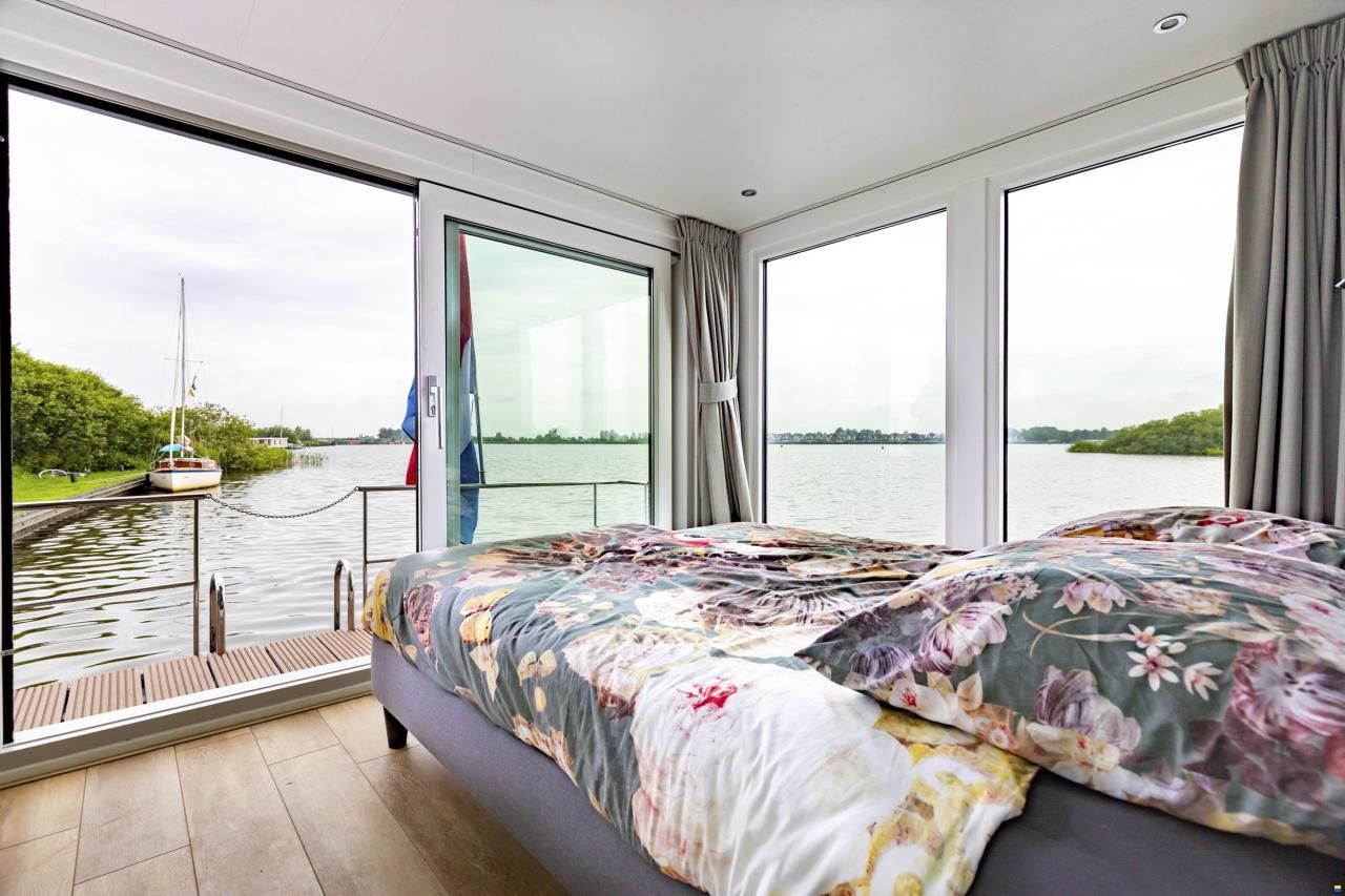 Houseboat Friesland 12.75 X 4.50 (inboar