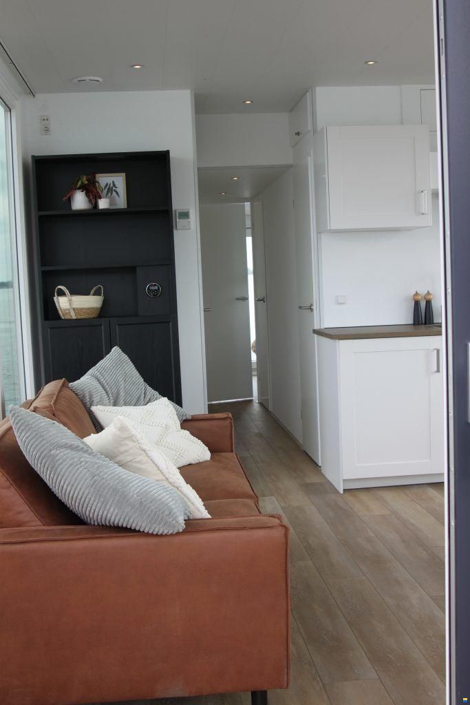 Houseboat Friesland 12.75 X 4.50 (inboar