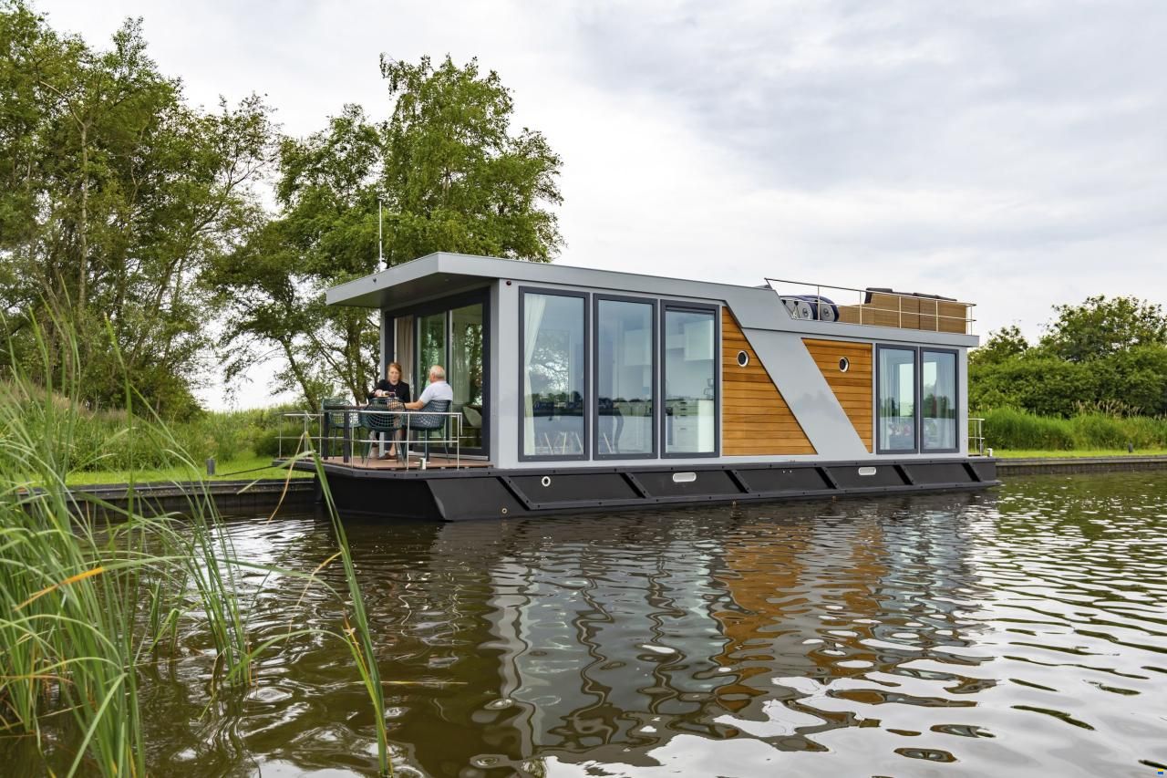 Houseboat Friesland 12.75 X 4.50 (inboar