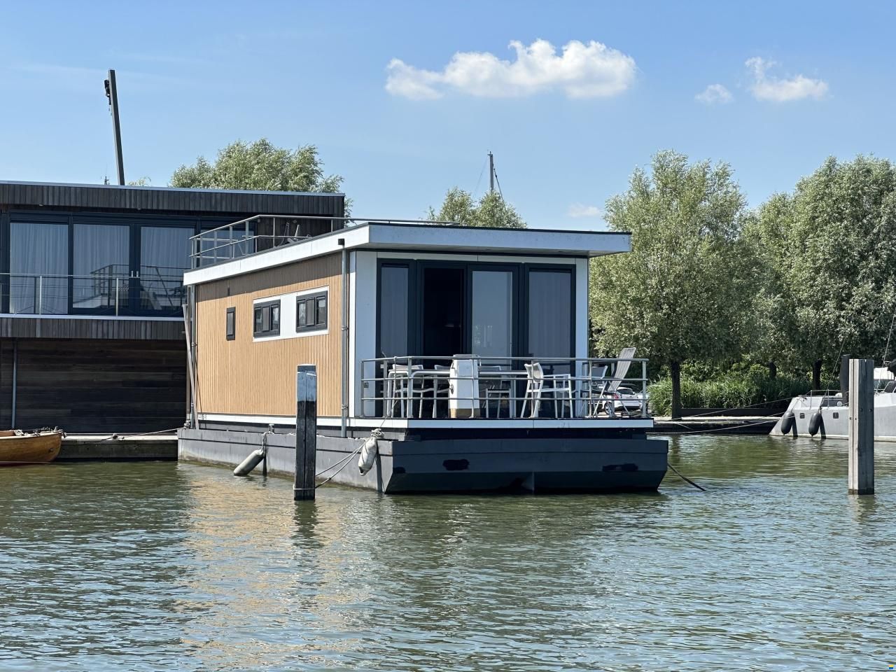 Vamos 46 Houseboat Charter