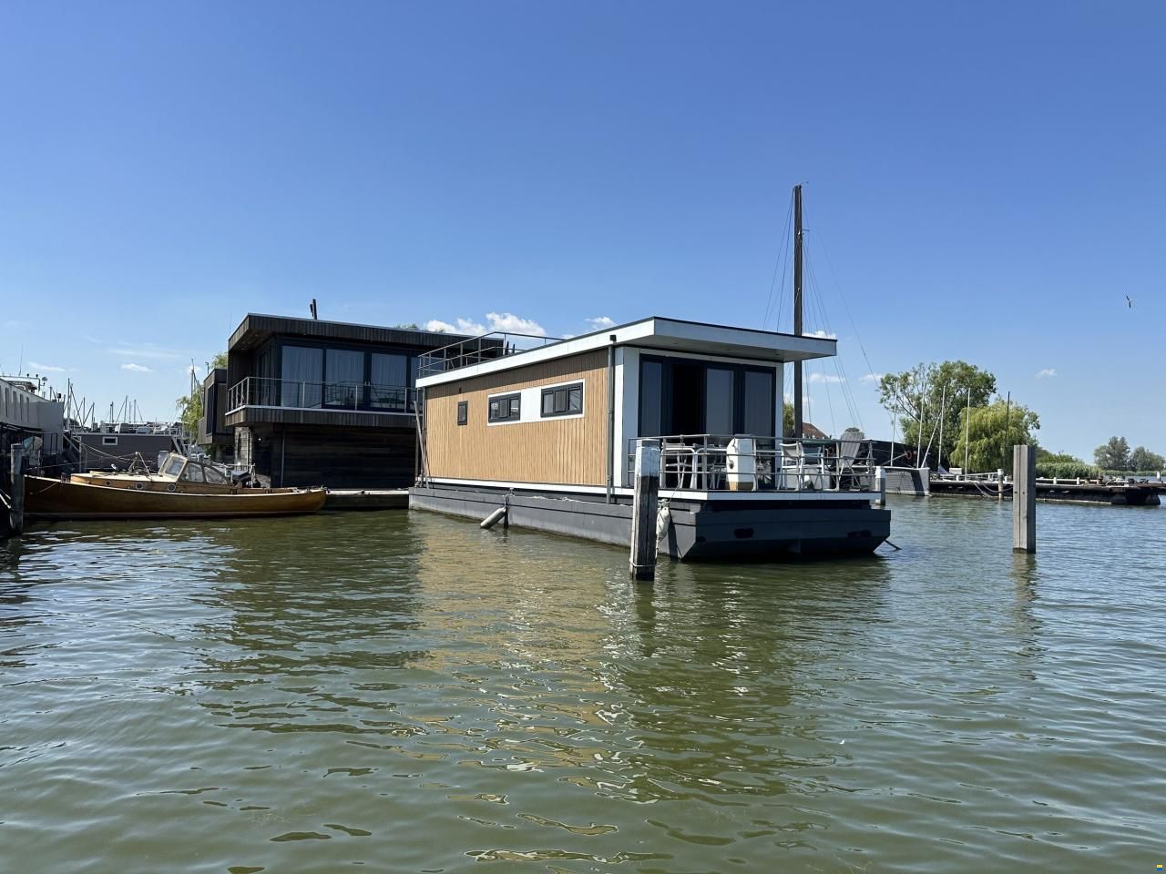 Vamos 46 Houseboat Charter