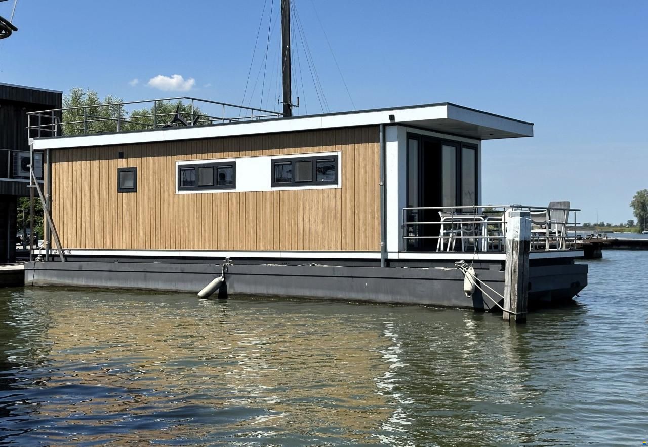 Vamos 46 Houseboat Charter