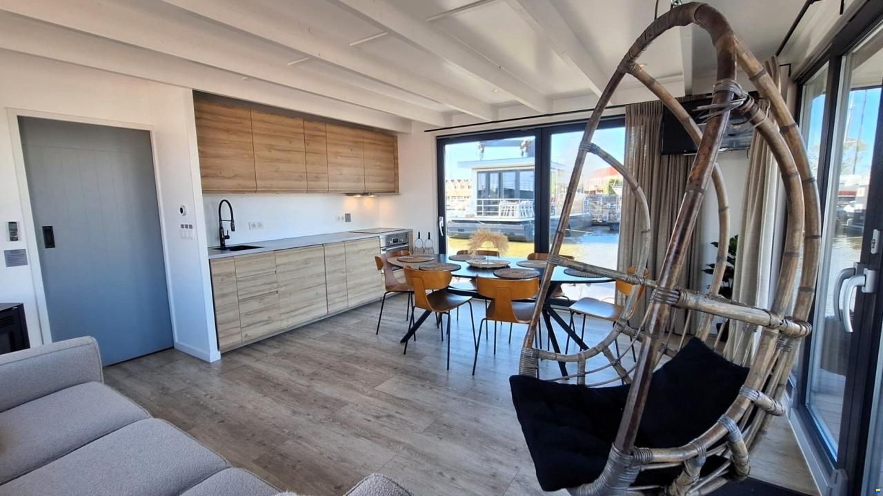 Surla 15 Houseboat Zelfvoorzienend