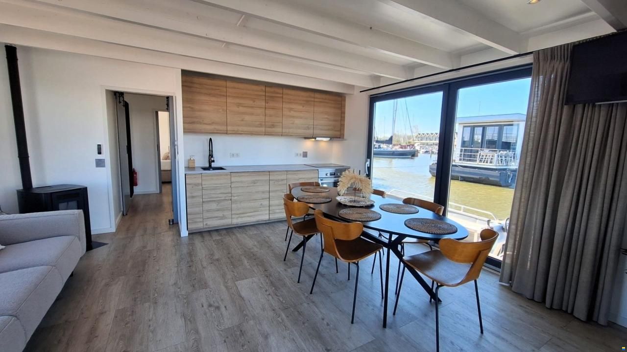 Surla 15 Houseboat Zelfvoorzienend