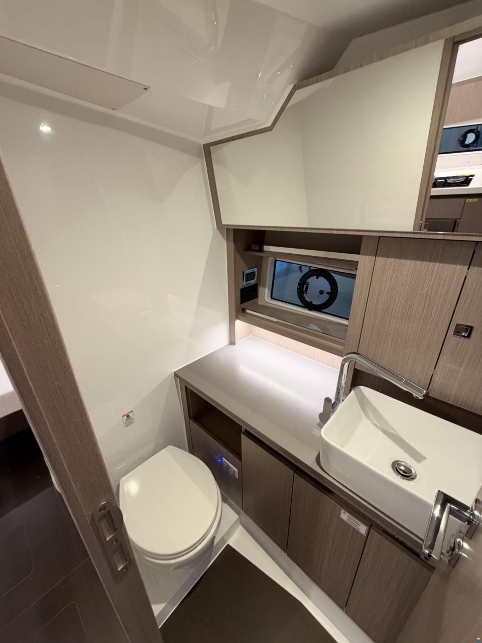 Sealine S335