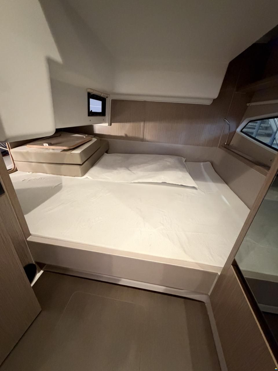 Sealine S335