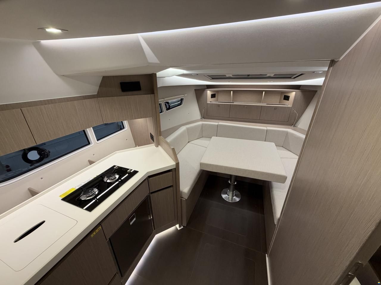 Sealine S335