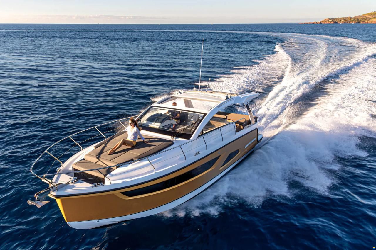 Sealine S390
