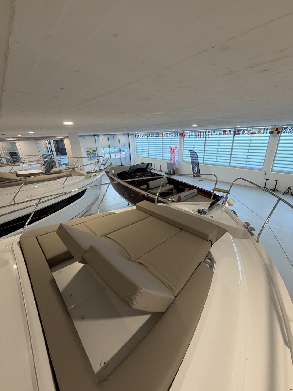 Sealine C390