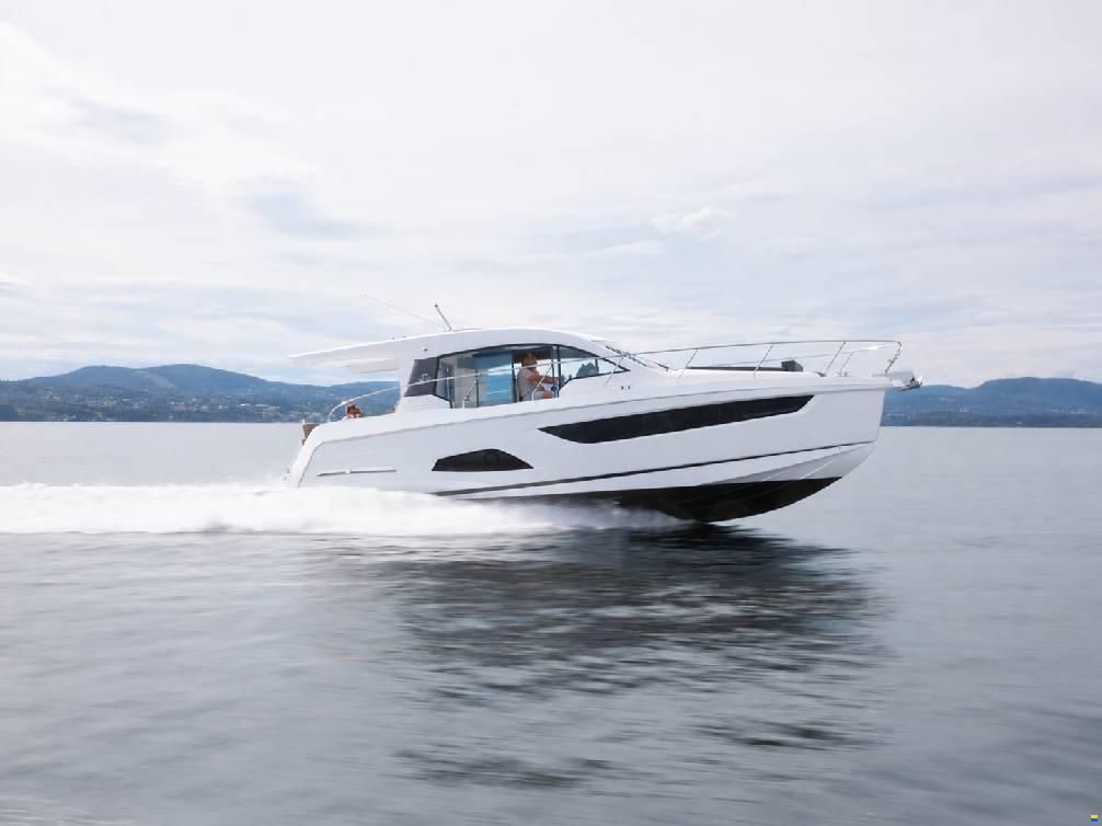 Sealine C390