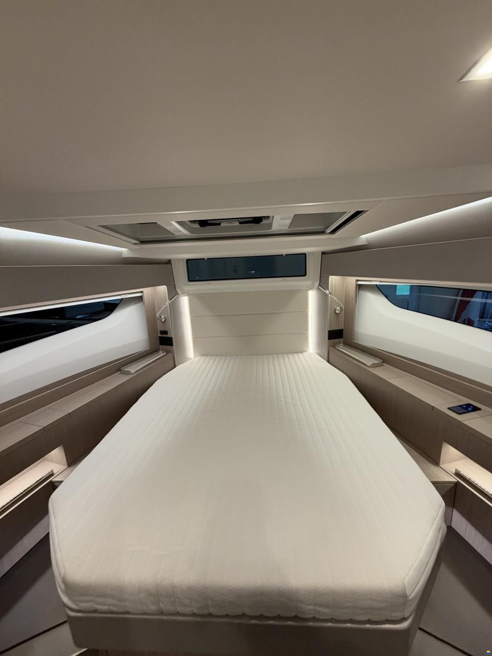 Sealine C390