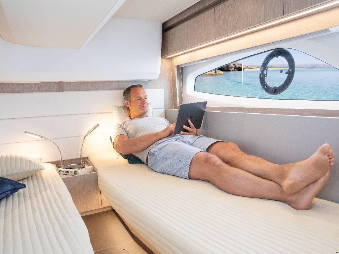 Sealine C390