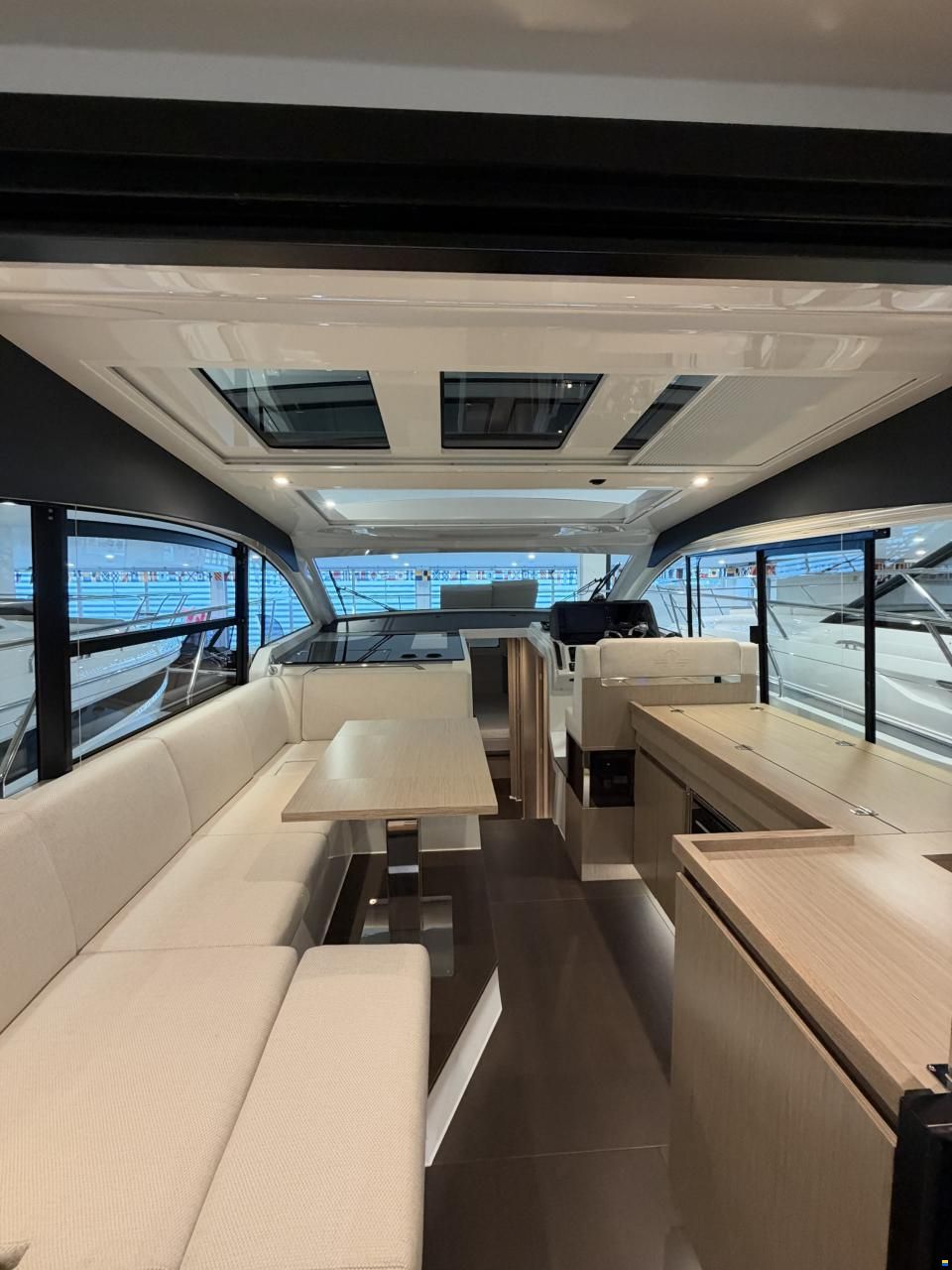 Sealine C390