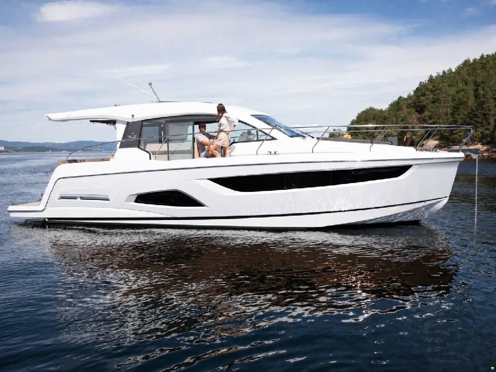 Sealine C390
