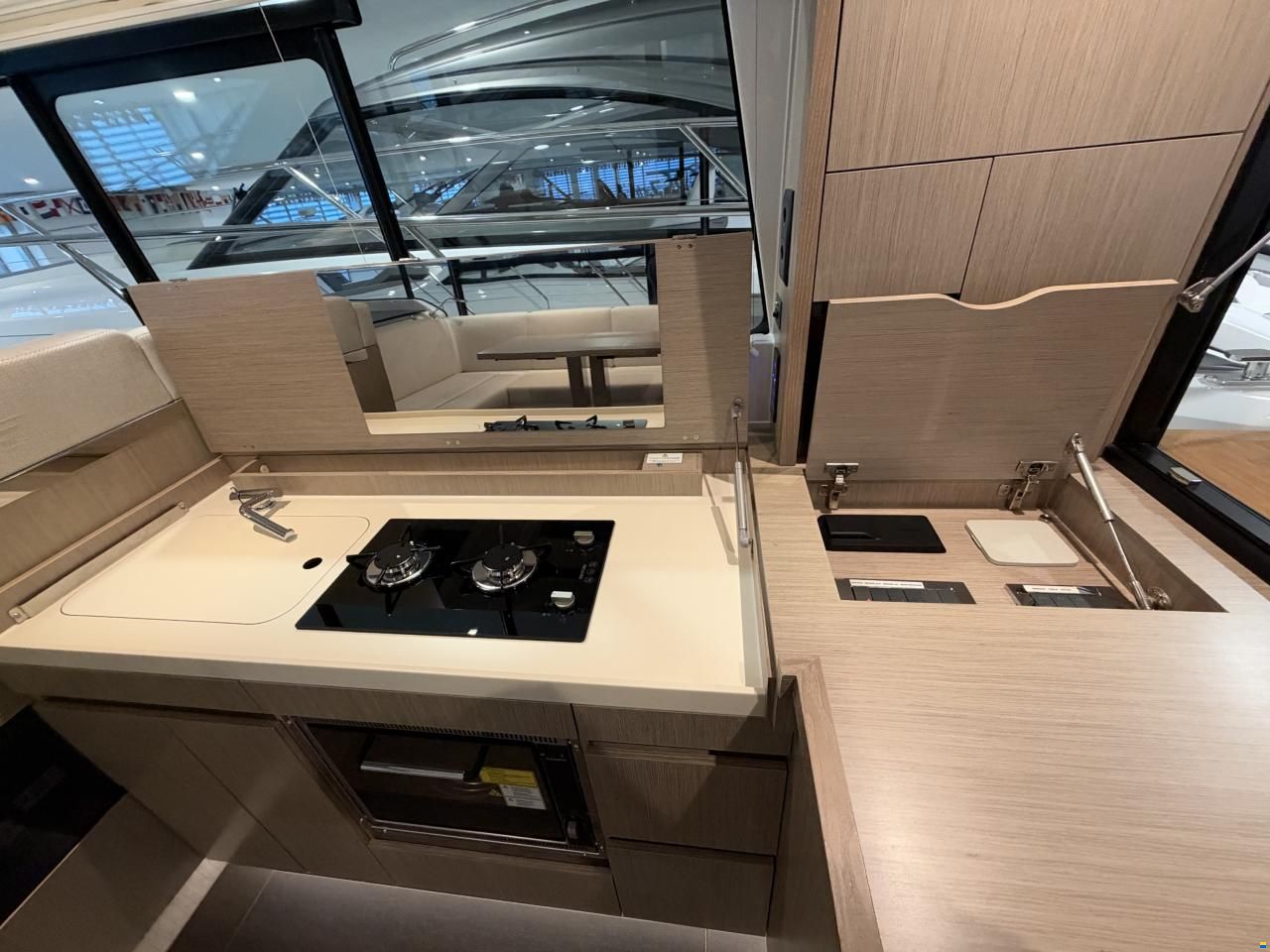 Sealine C390