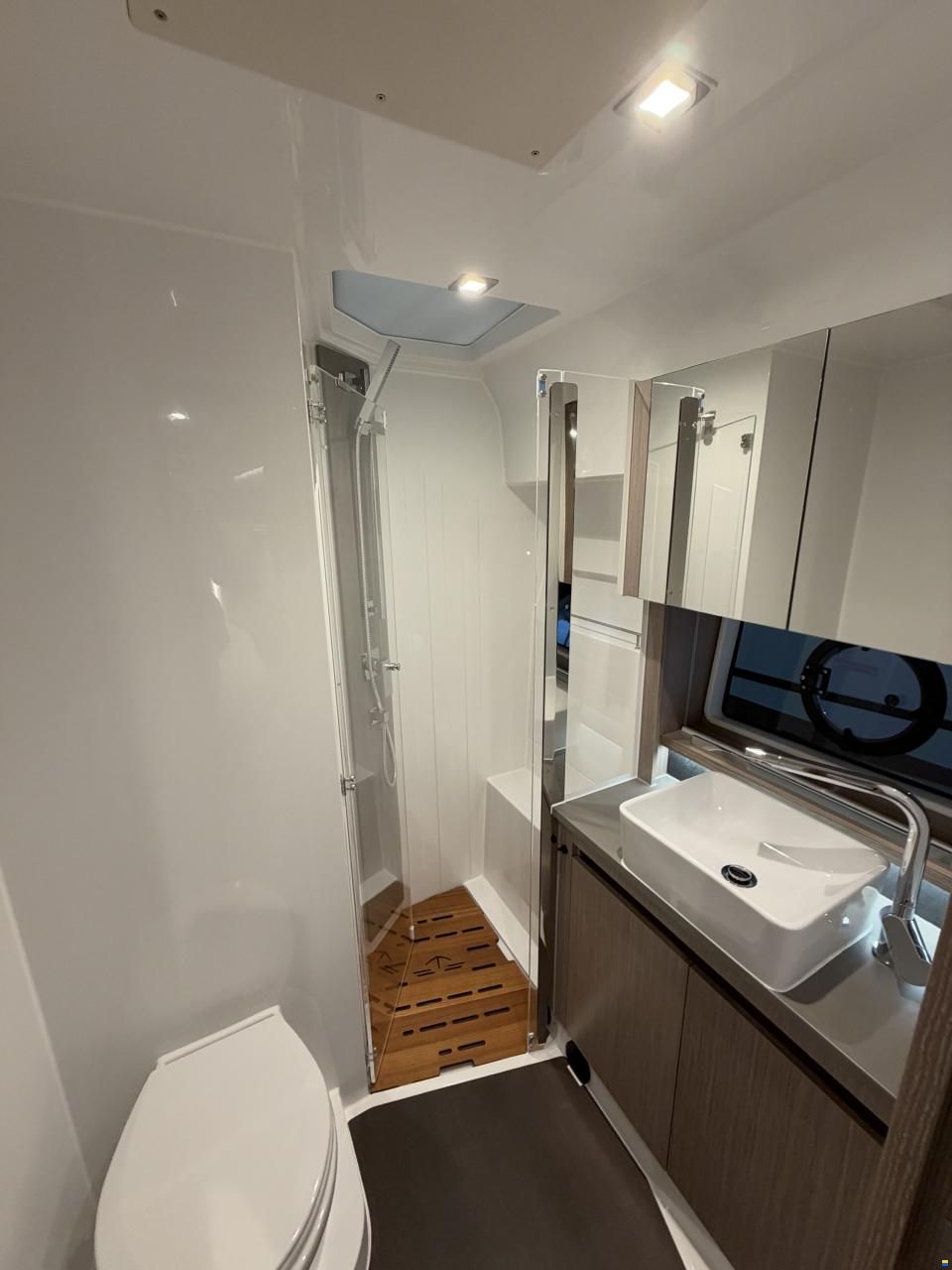 Sealine C390