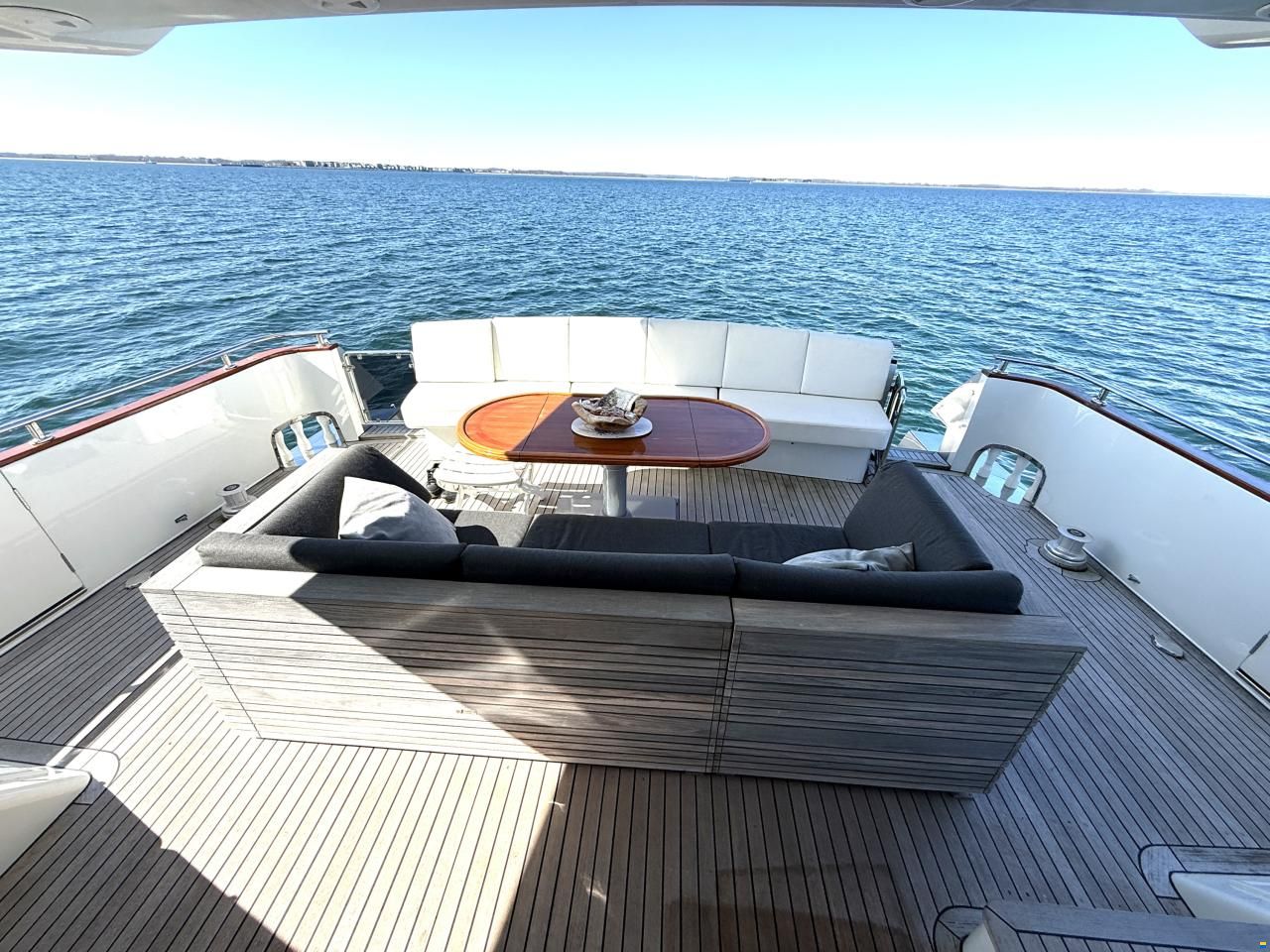 Johnson Yachts Johnson 65 Flybrige