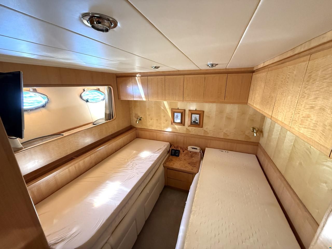 Johnson Yachts Johnson 65 Flybrige