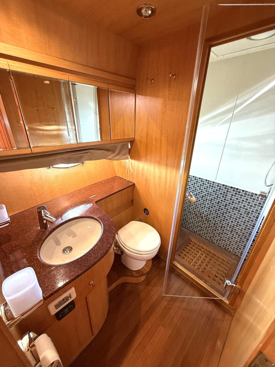Johnson Yachts Johnson 65 Flybrige