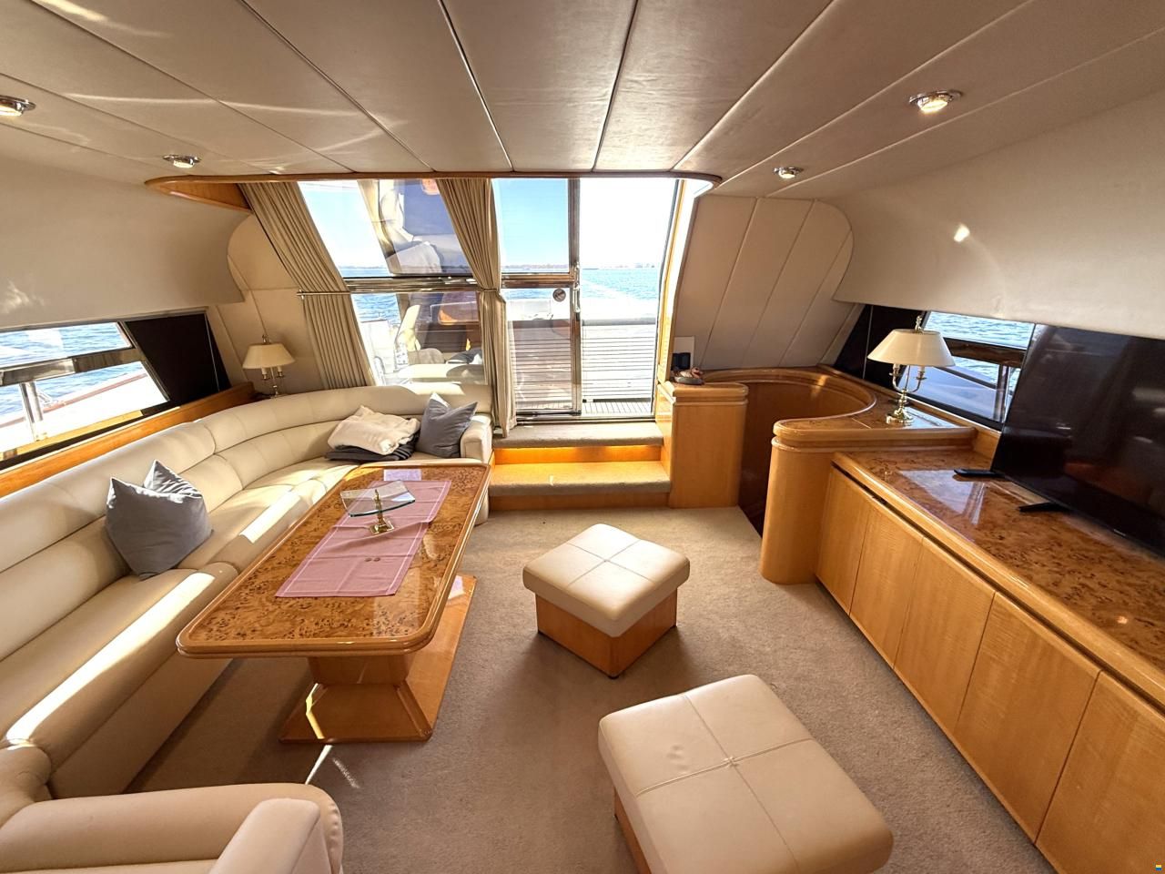 Johnson Yachts Johnson 65 Flybrige