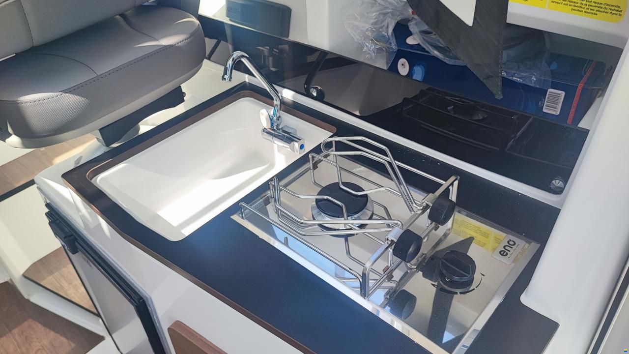 Beneteau Antares 7 Cruising