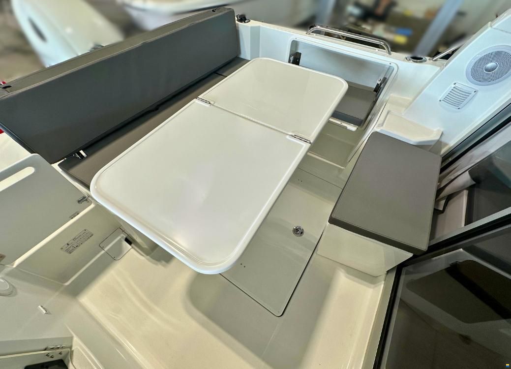 Beneteau Antares 7 Cruising
