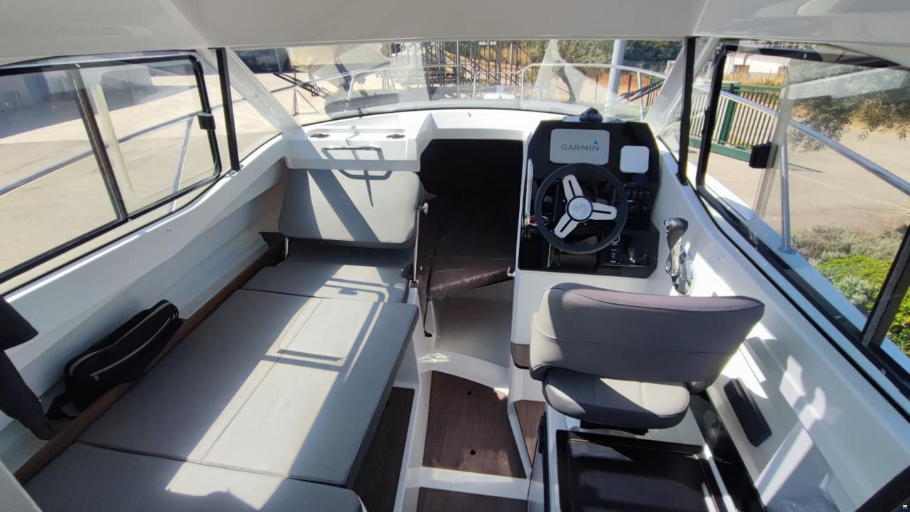 Beneteau Antares 7 Cruising