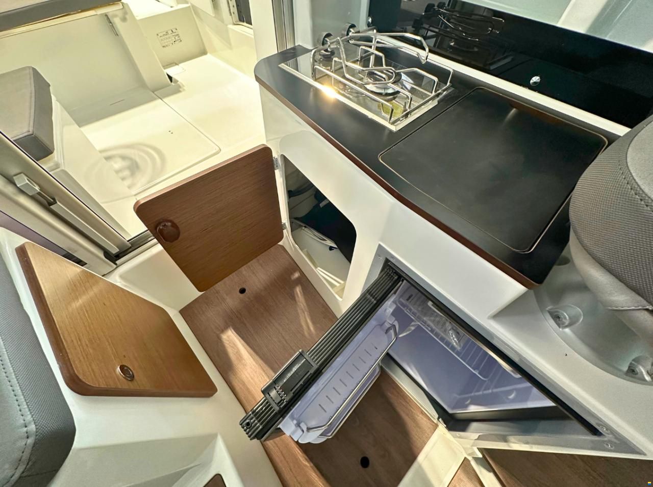 Beneteau Antares 7 Cruising