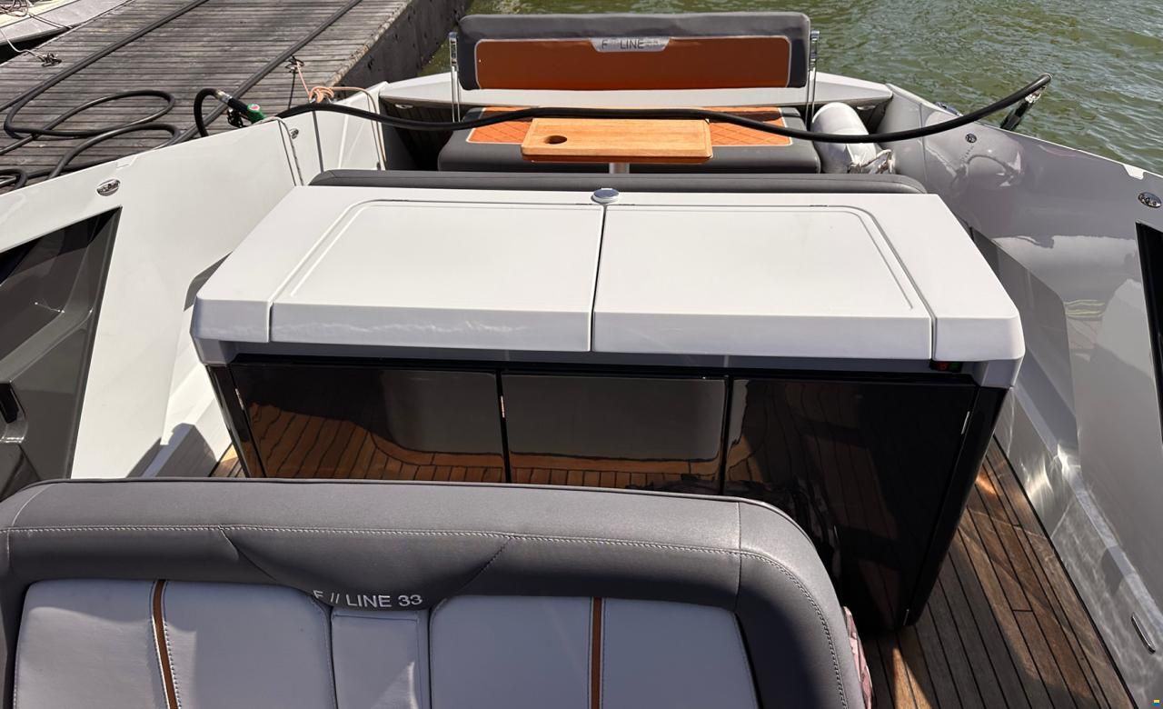 Fairline F//LINE 33