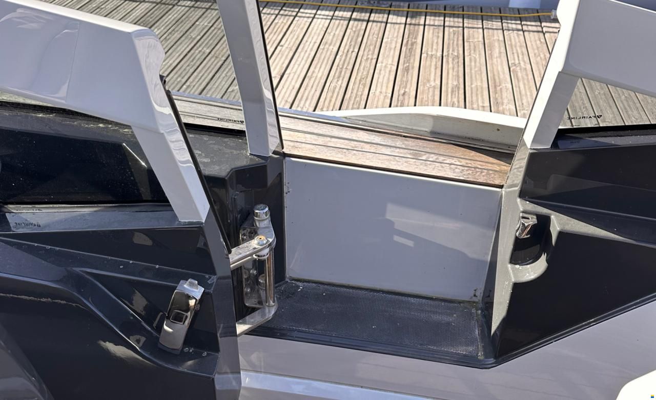 Fairline F//LINE 33