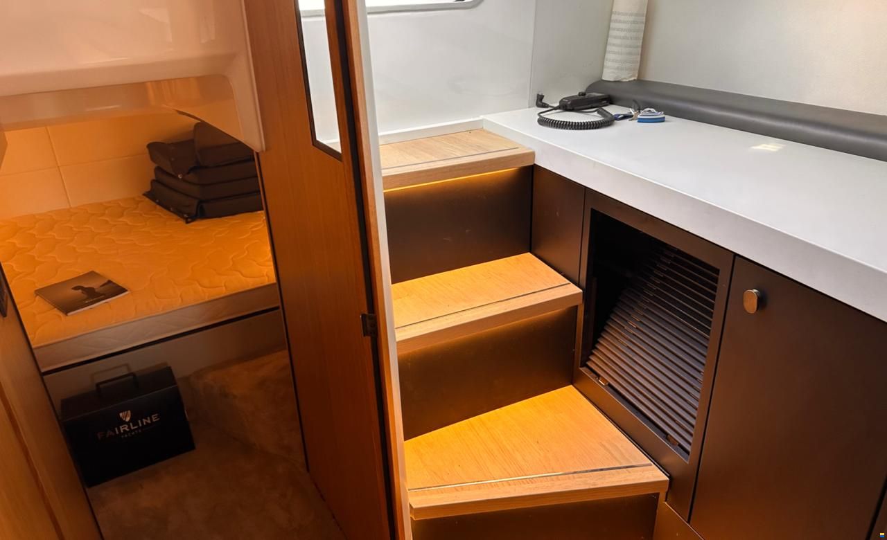 Fairline F//LINE 33