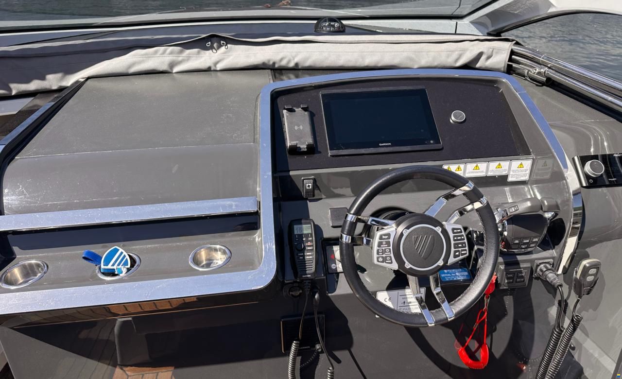 Fairline F//LINE 33