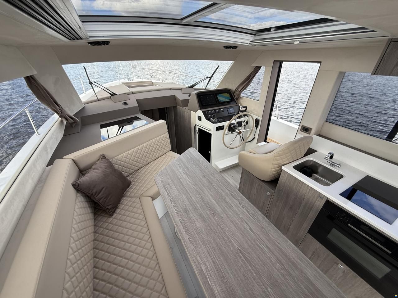 Maxima 37 Cruiser