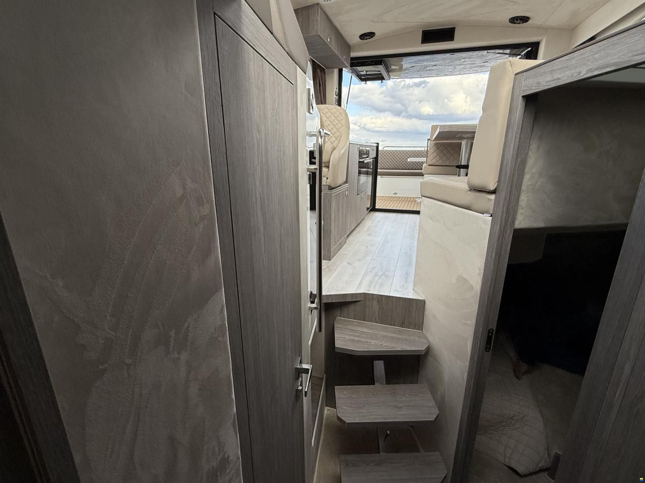Maxima 37 Cruiser