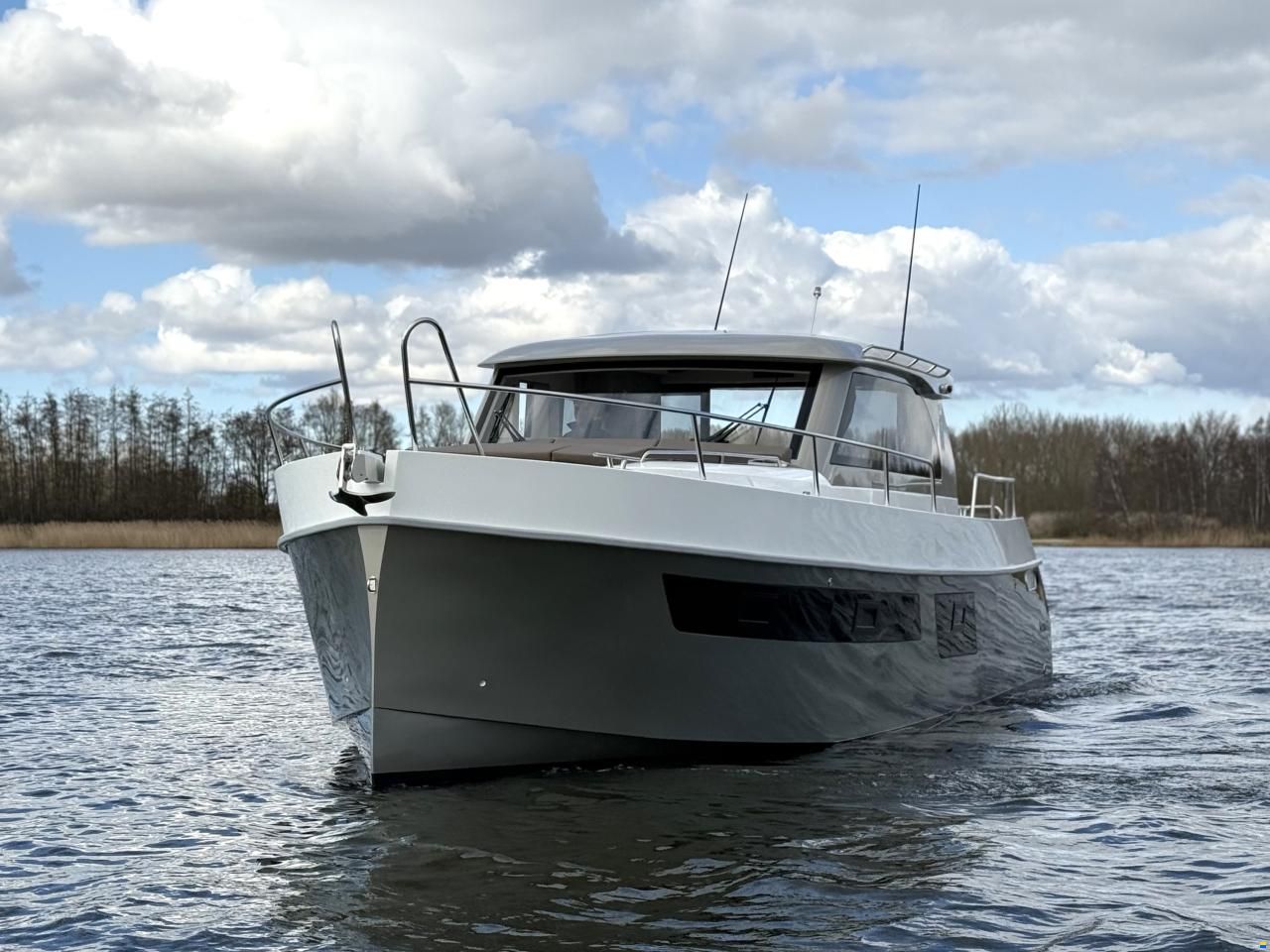 Maxima 37 Cruiser