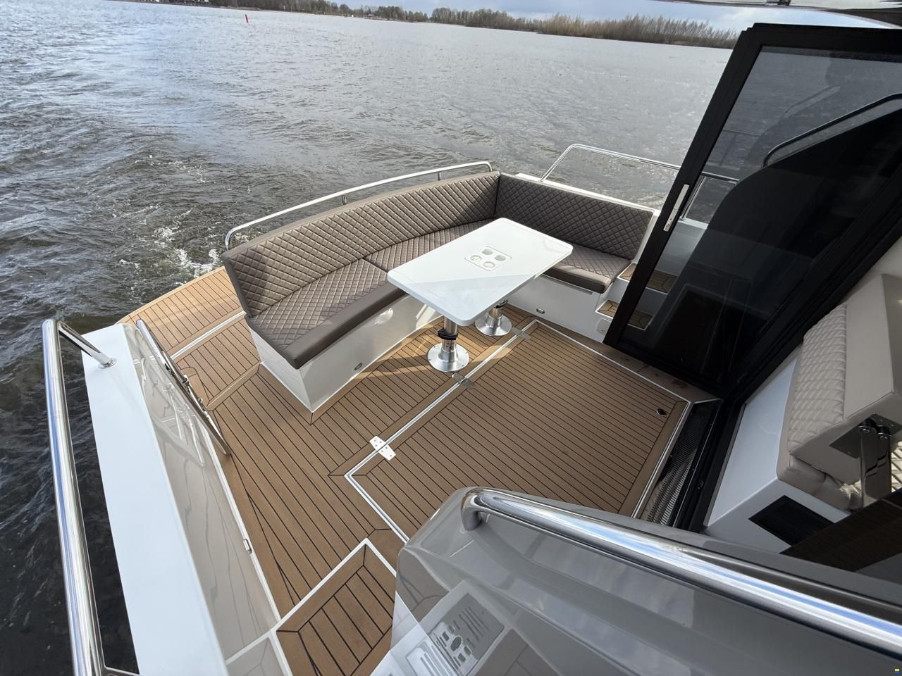 Maxima 37 Cruiser