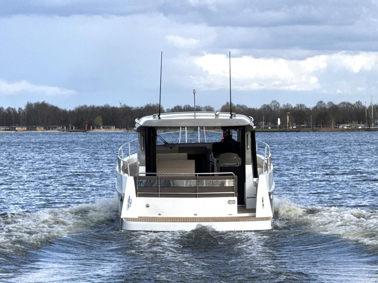 Maxima 37 Cruiser