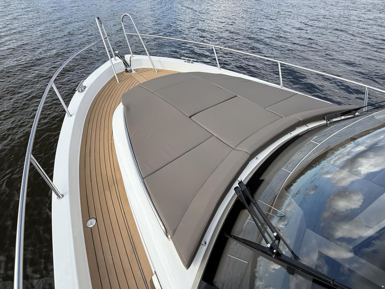 Maxima 37 Cruiser