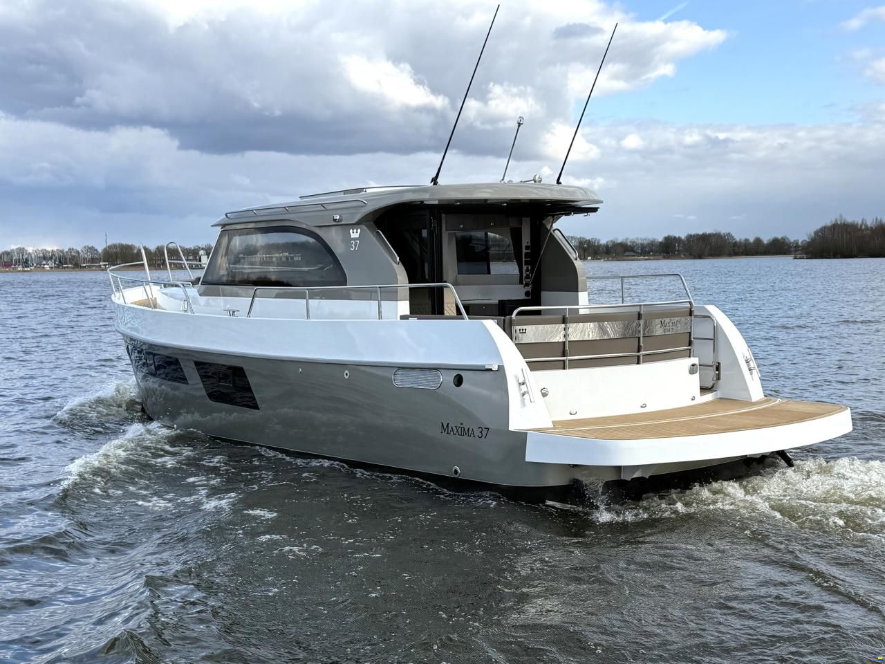 Maxima 37 Cruiser