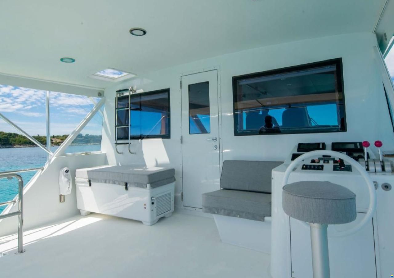 Hatteras 86'