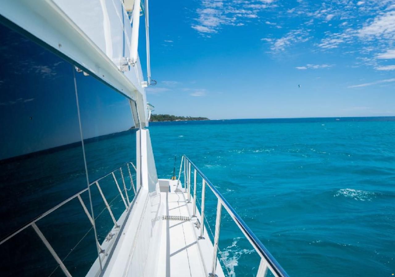 Hatteras 86'