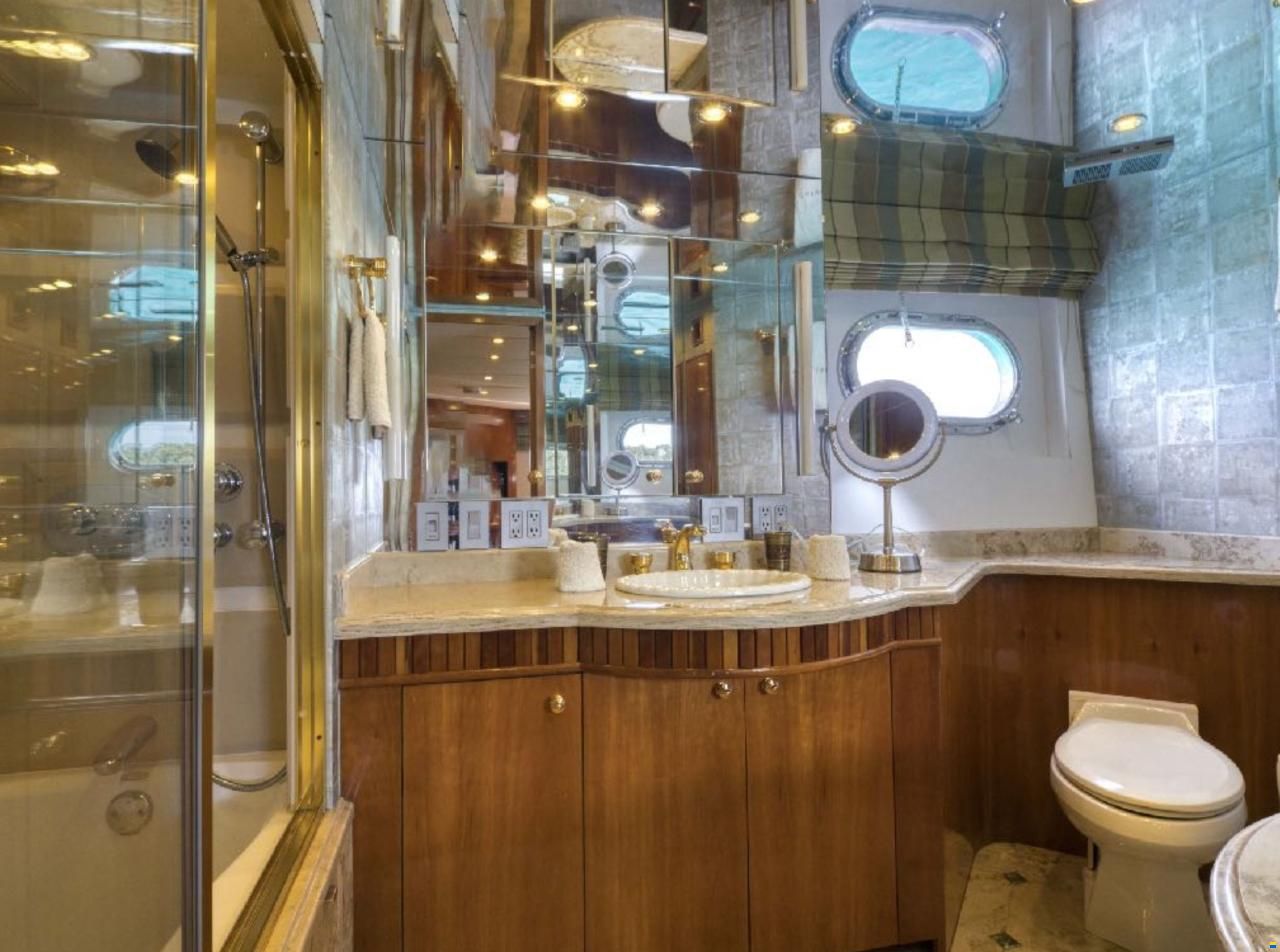 Hatteras 86'