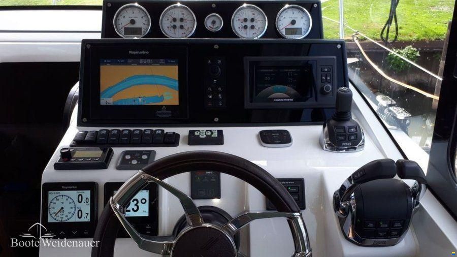 Sealine S330