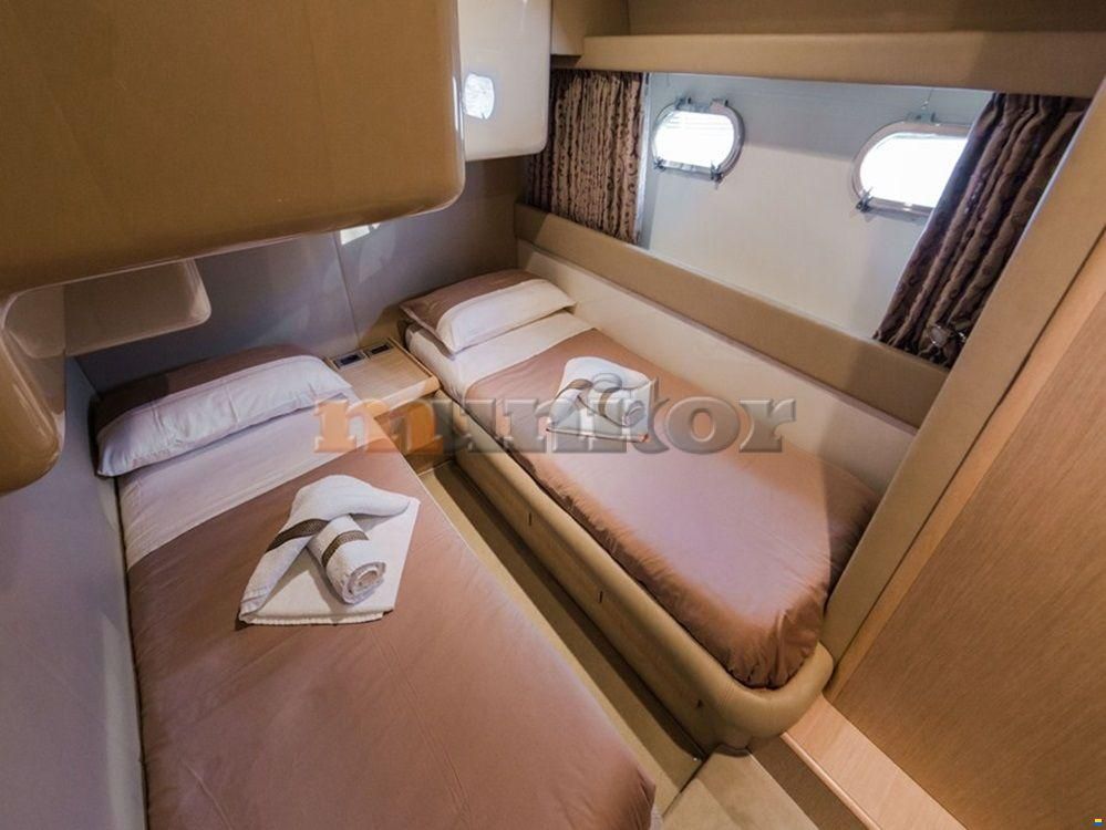 Ferretti 460 Fly